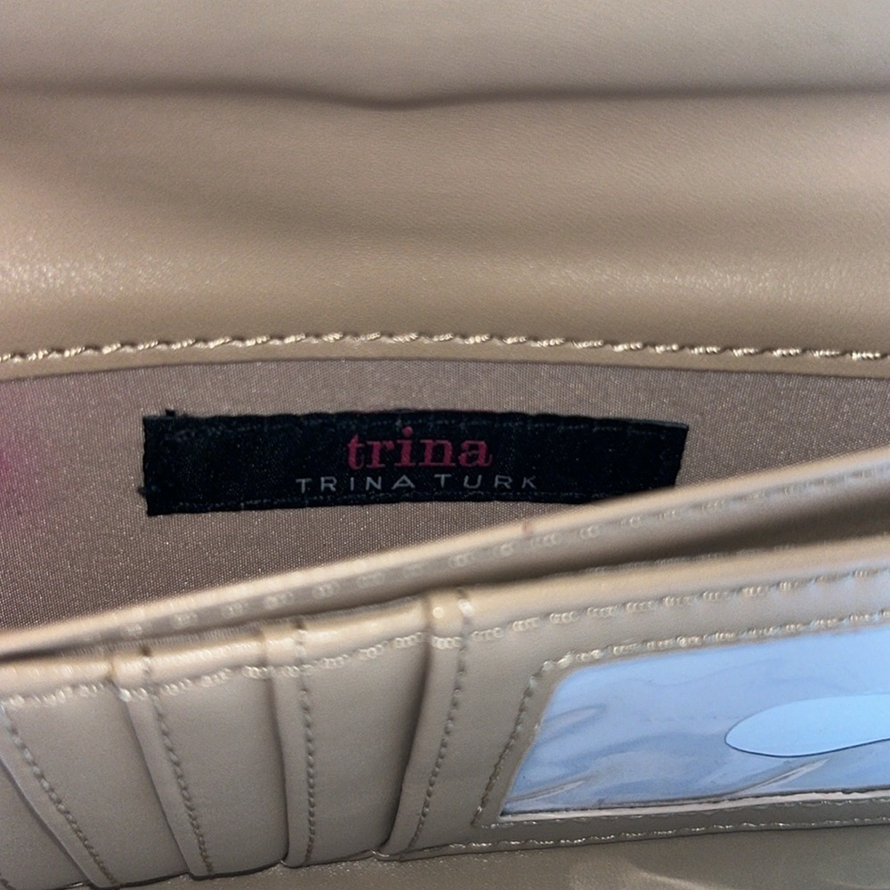 🆕 Trina Turk Red Pebbled Wallet - Picture 6 of 12